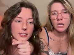 Recent screenshot of 2girls1boat