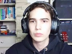 Recent screenshot of _crise_next_door_