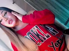 Recent screenshot of amora_mystique08