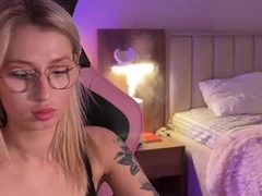 Recent screenshot of angel_ariela