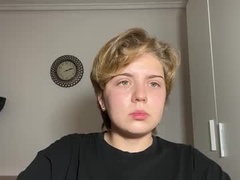 Recent screenshot of ari_crystal