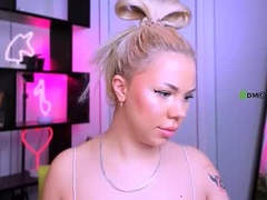 Recent screenshot of arianaa_cat