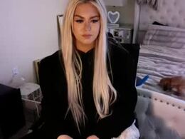 blondebunnyx1's Profile Picture