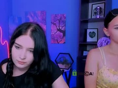 Recent screenshot of caroline_honeyy