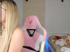 Recent screenshot of elly_aryxd