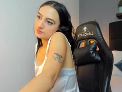 Recent screenshot of emma_hiltonn_