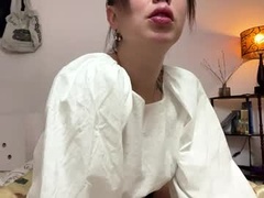 Recent screenshot of evelyn_charm