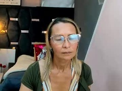 Recent screenshot of issa_milf__