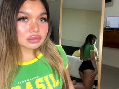 Recent screenshot of issy_xo