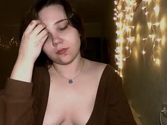 Recent screenshot of lily_violettt