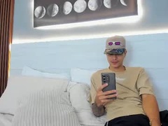 Recent screenshot of lois_cock
