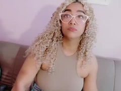 Recent screenshot of luana_curly