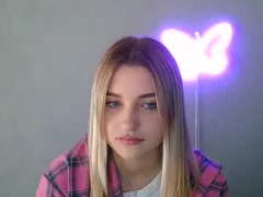 Recent screenshot of mia_moon27