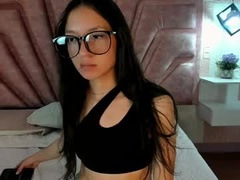 Recent screenshot of mia_velmont
