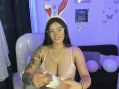 Recent screenshot of naomy_whitee_