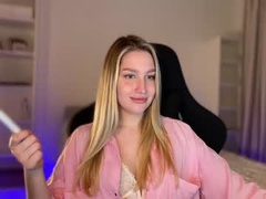 Recent screenshot of shy_bee